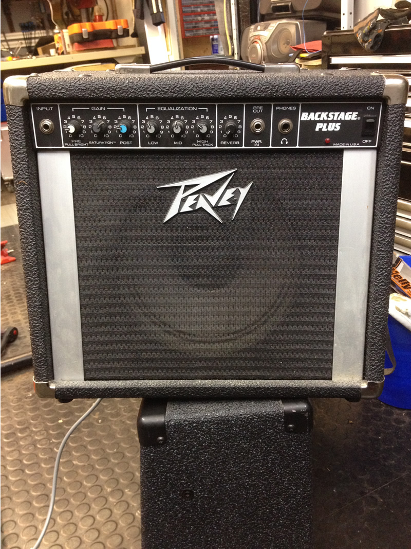 PEAVEY Backstage Plus kitravahvistin. PEAVEY Backstage Plus kitravahvistin.