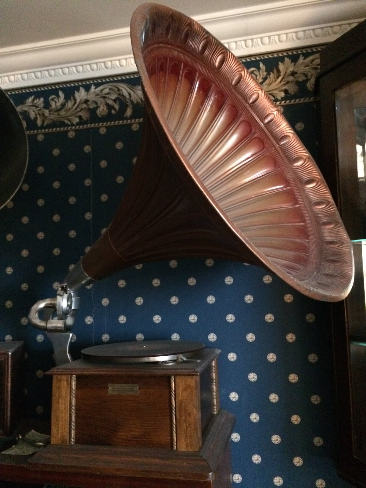 Columbia torvigramofoni 1900 alusta.